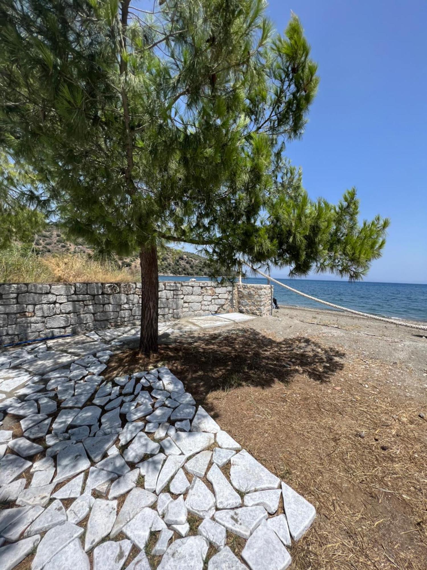 Mani Kamares Beach House Gythio Exterior photo