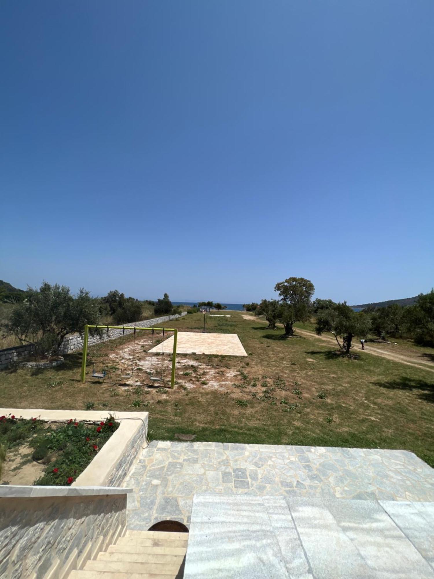 Mani Kamares Beach House Gythio Exterior photo